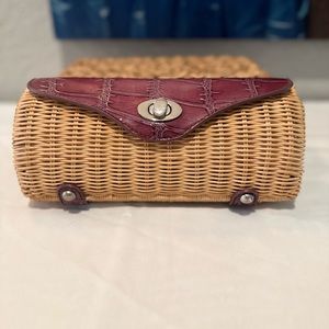 Straw clutch